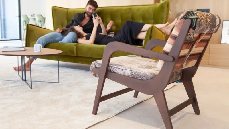 Boomerang accent armchair