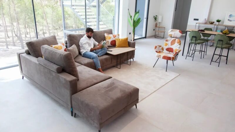 Fourmi es nuestro sillón de diseño articulable y multifuncional con sistema de respaldo y reposacabezas adaptable.