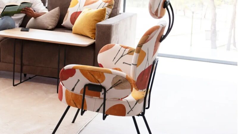 Fourmi es nuestro sillón de diseño articulable y multifuncional con sistema de respaldo y reposacabezas adaptable.