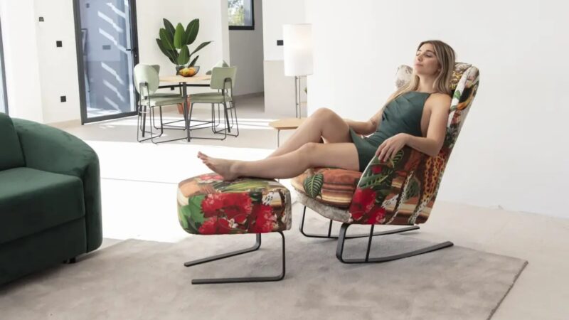 Kylian swivel armchair with print