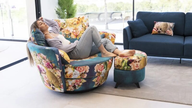 Mynest You&Me armchair with La Ligne 29 print
