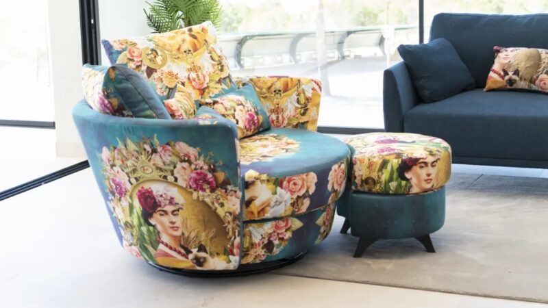 Mynest You&Me armchair with La Ligne 29 print