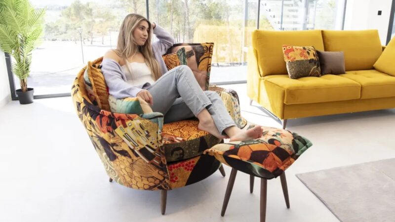 Volta swivel armchair with print