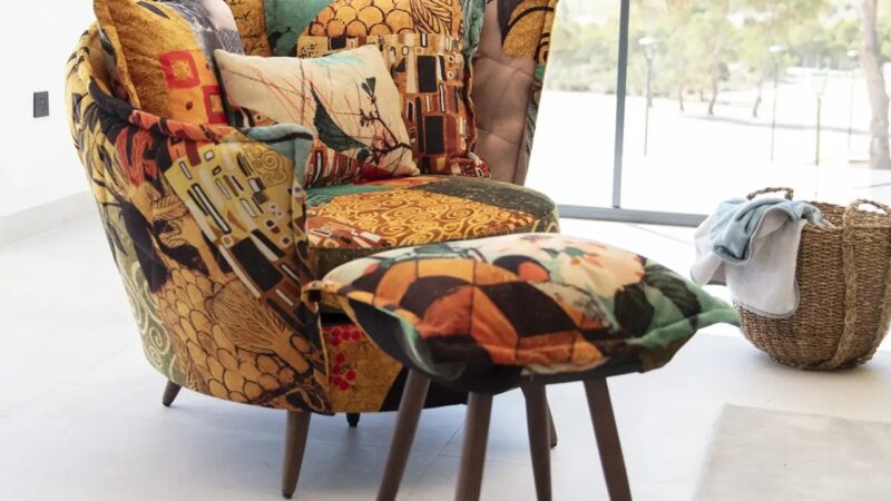 Volta swivel armchair with print