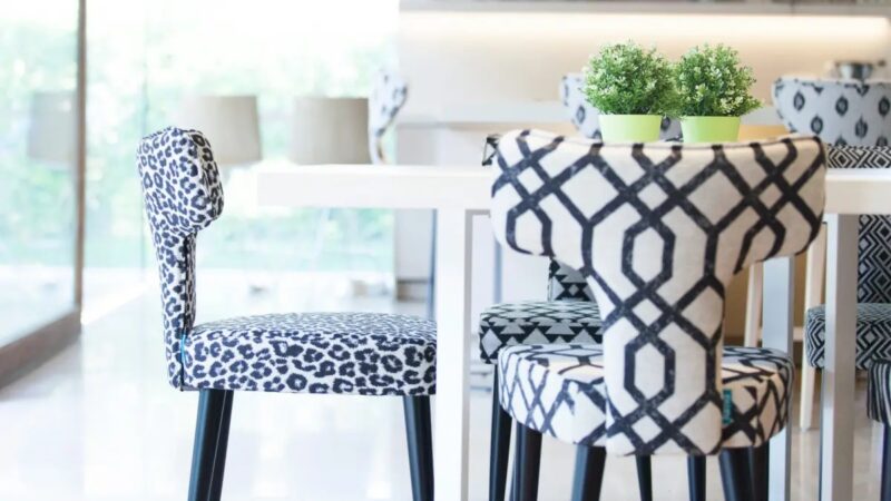 Mili y Lalo sillas Fama 2020 01