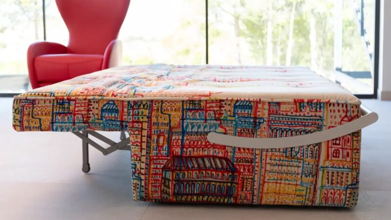 Indy sofa bed with Mariscal pattern