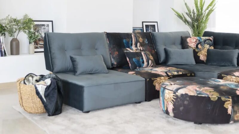 Arianne Love, Fama modular sofa with La Ligne 29 print