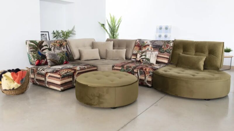 Arianne Love, Fama modular sofa with La Ligne 29 print