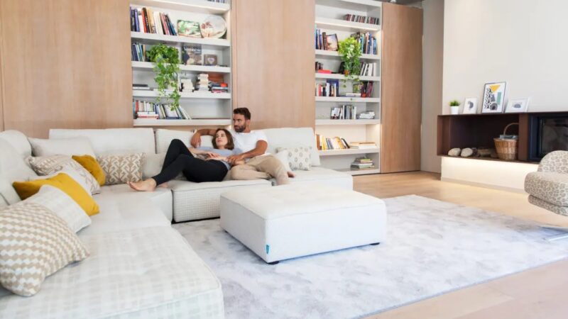 Arianne Love sofa Fama 2020 01