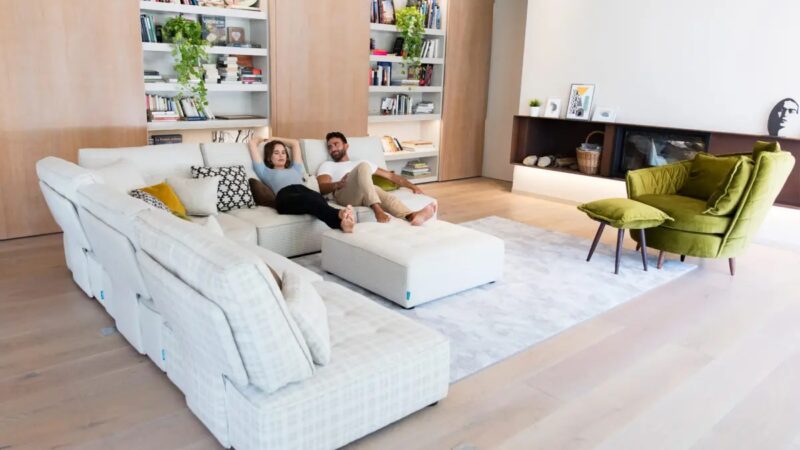 Arianne Love sofa Fama 2020 02
