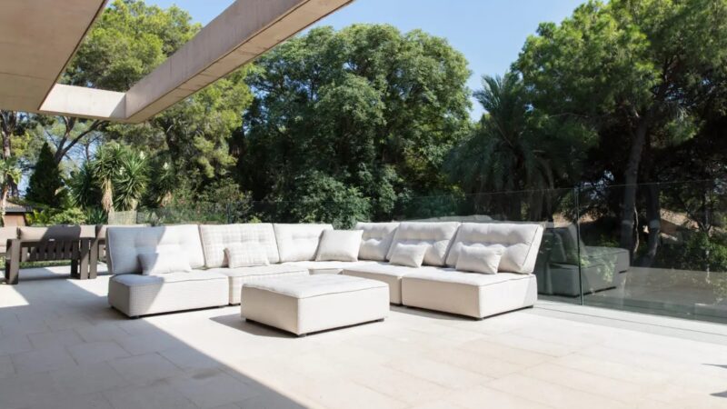Arianne Love sofa Fama 2020 03