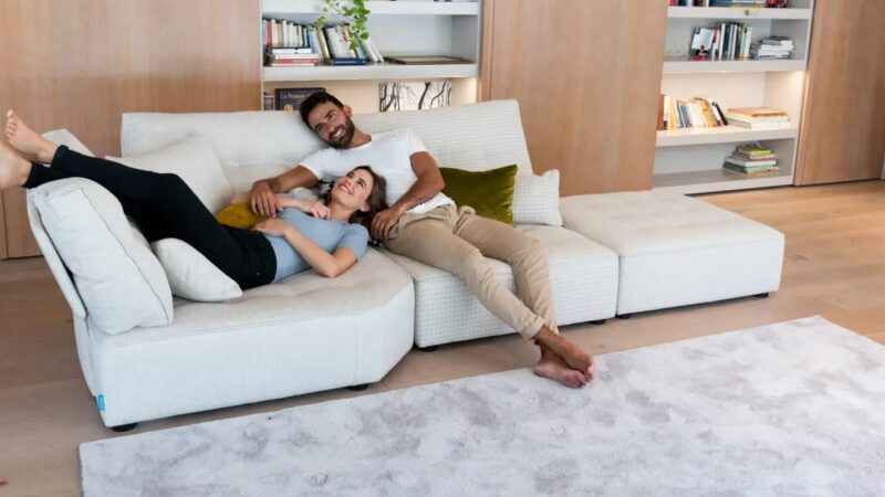 Arianne Love sofa Fama 2020 05