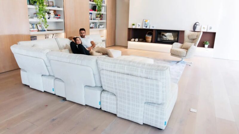 Arianne Love sofa Fama 2020 06