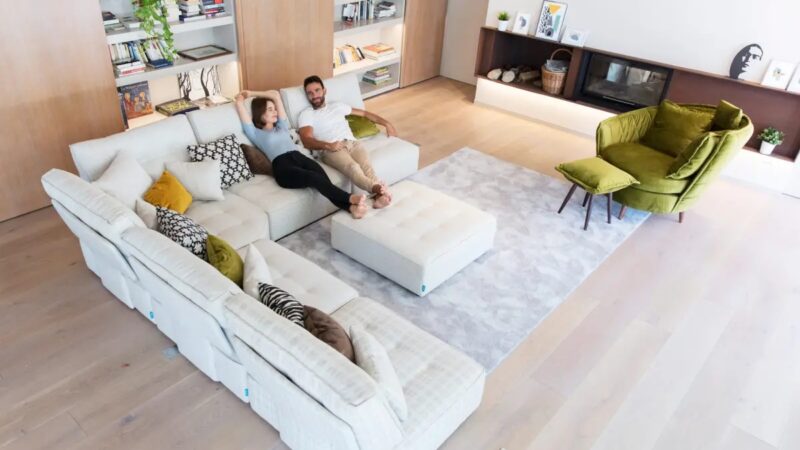 Arianne Love sofa Fama 2020 09