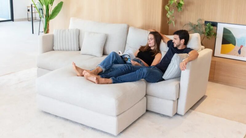 Hector is a modular sofa with a contemporary image that can be adapted to all kinds of projects and rooms.