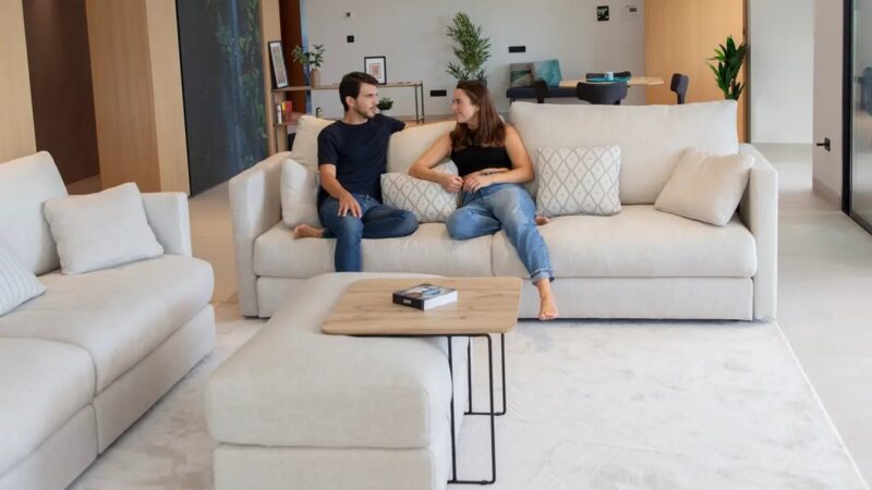 Hector is a modular sofa with a contemporary image that can be adapted to all kinds of projects and rooms.