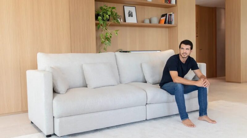 Hector is a modular sofa with a contemporary image that can be adapted to all kinds of projects and rooms.