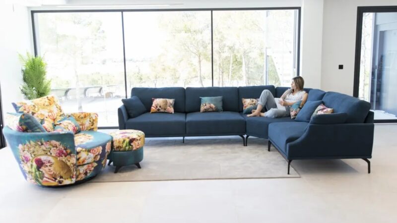 Korinto green and gold velvet sofa