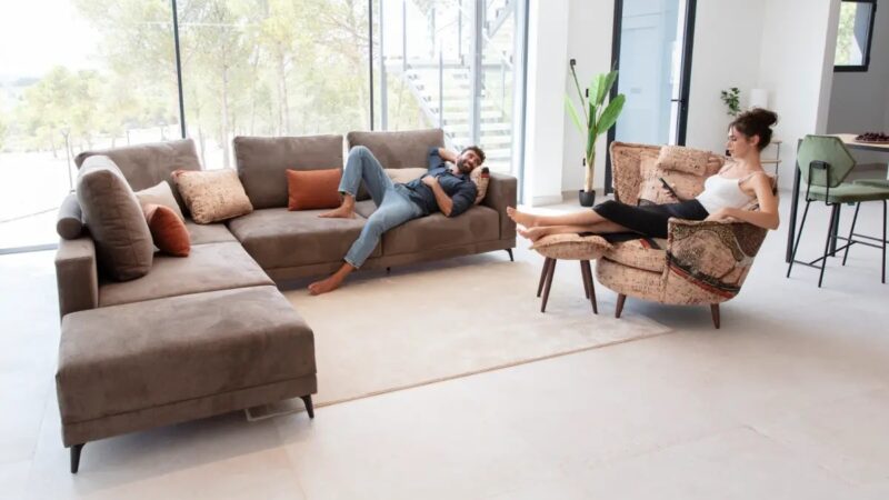 Tempo sofa and Volta Fama armchair