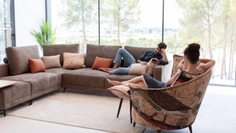 Tempo sofa and Volta Fama armchair