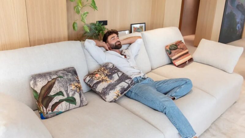 Teseo modular sofa with linen upholstery