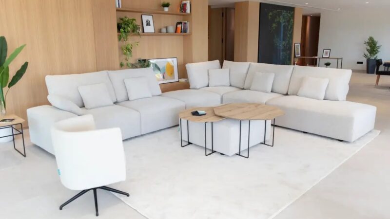 Teseo modular sofa with linen upholstery