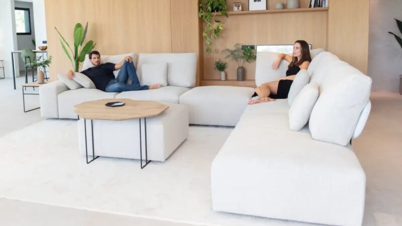 Teseo modular sofa with linen upholstery
